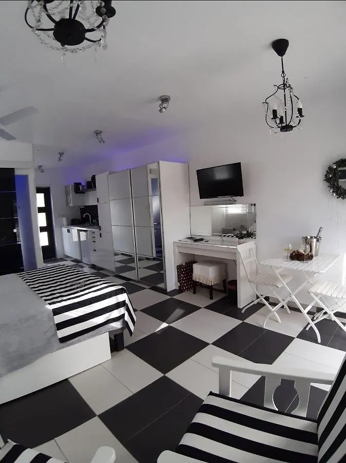 The Pervoli Studio - Pool - Close To Beach Larnaca