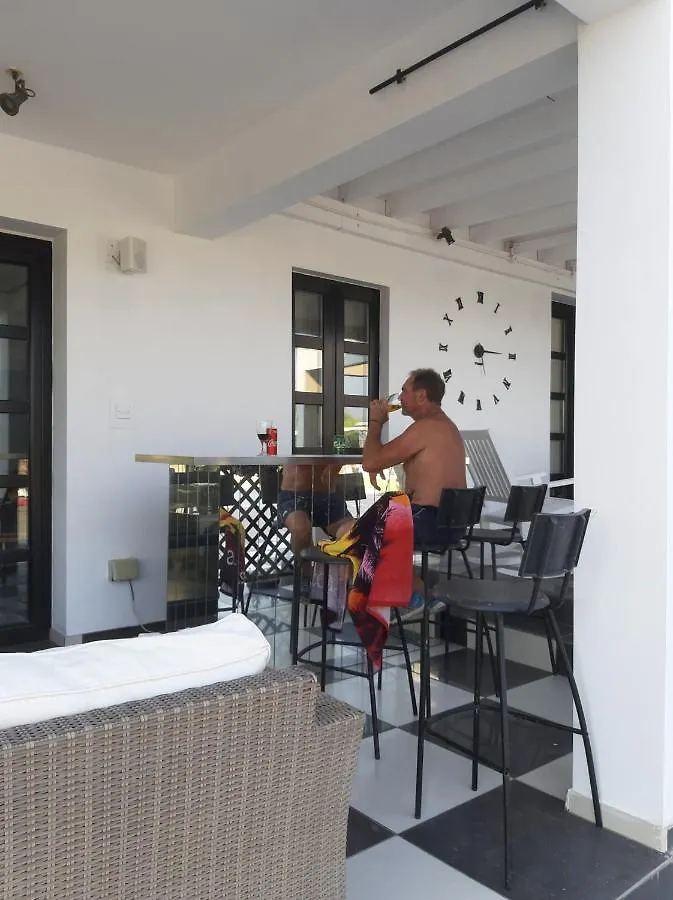 The Pervoli Studio - Pool - Close To Beach Larnaca Apartamento