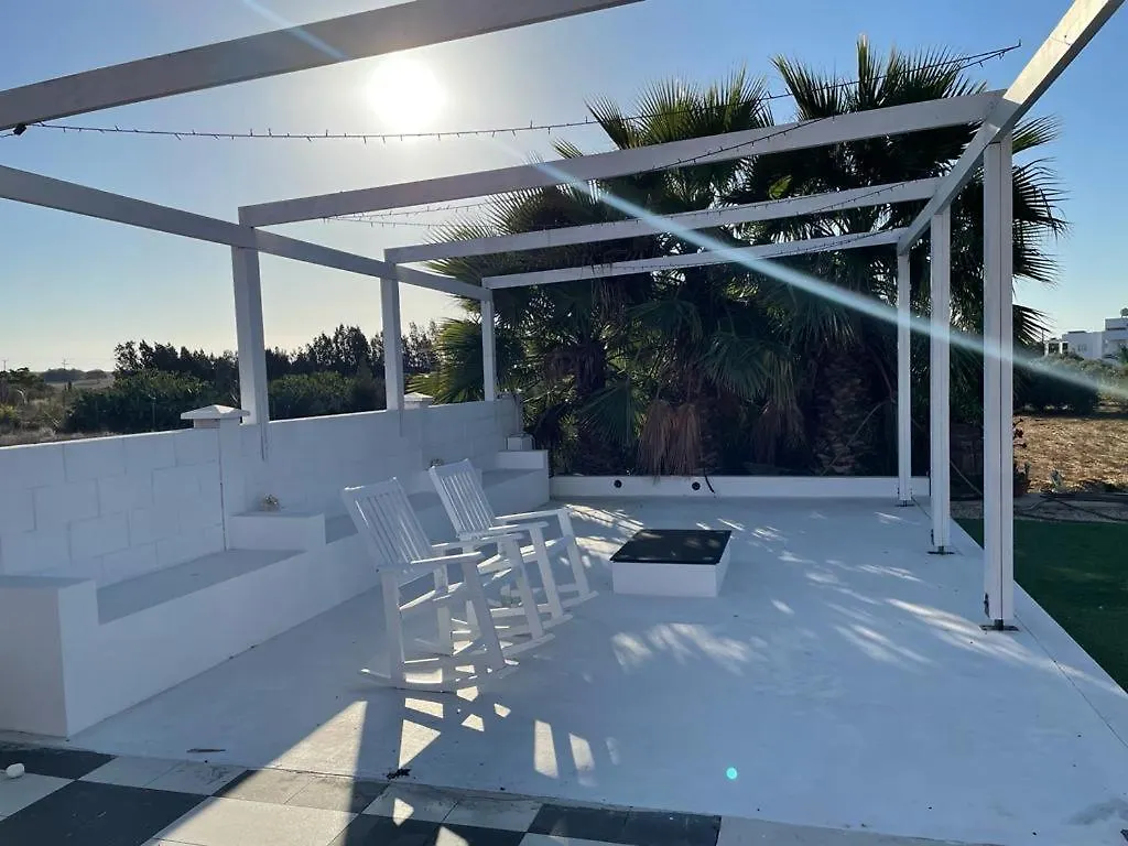 The Pervoli Studio - Pool - Close To Beach Larnaca