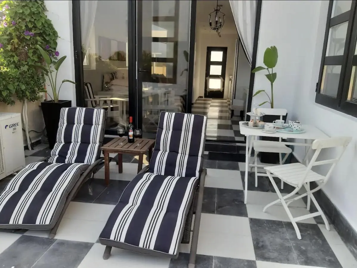 The Pervoli Studio - Pool - Close To Beach Larnaca